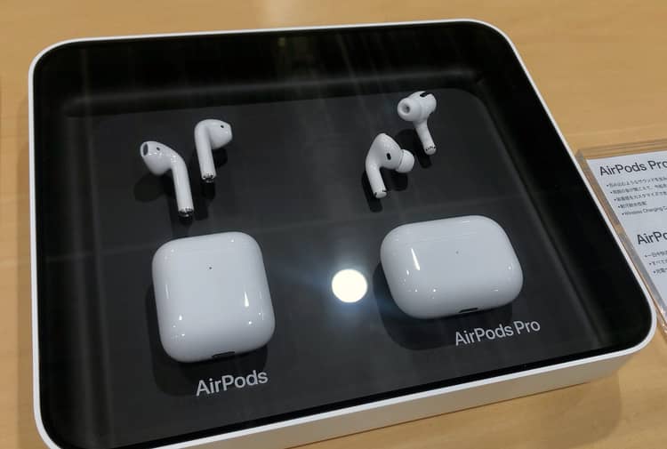 Retail tray labeled AirPods and AirPods Pro, Pro side showing silicone tips