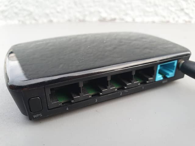 ELECOM WRC 300FEBK WPS WiFi router